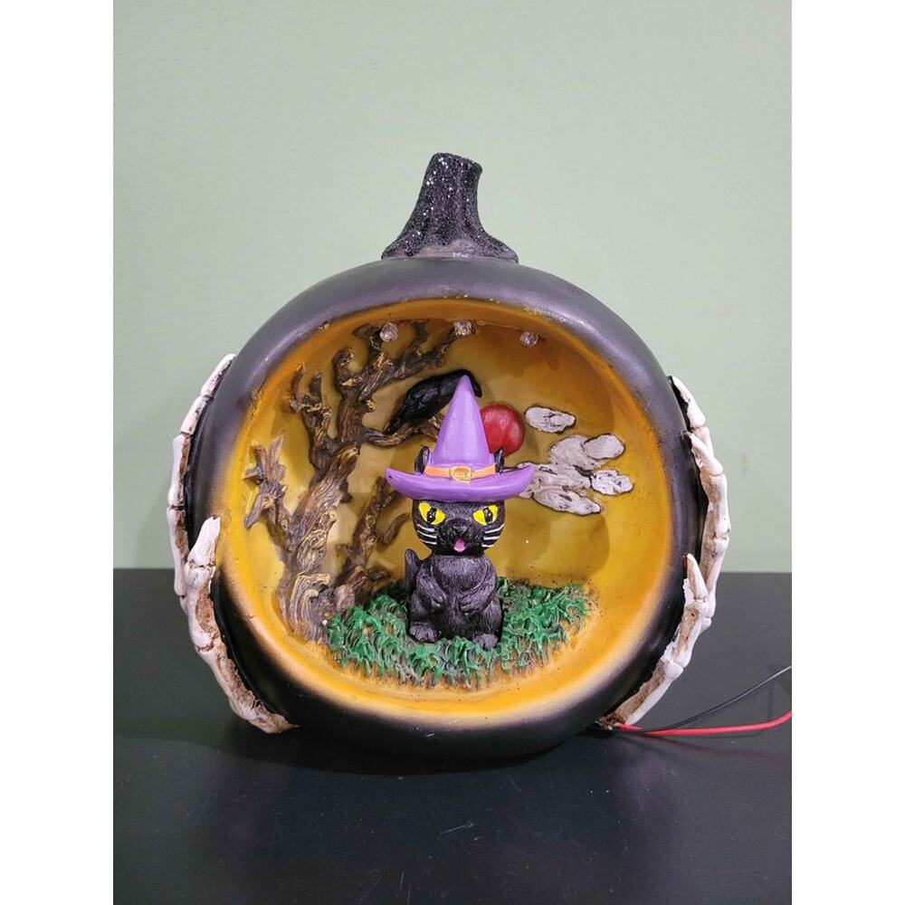 Spooky Village lighted Resin pumpkin - Black Cat Scene - 7.75"